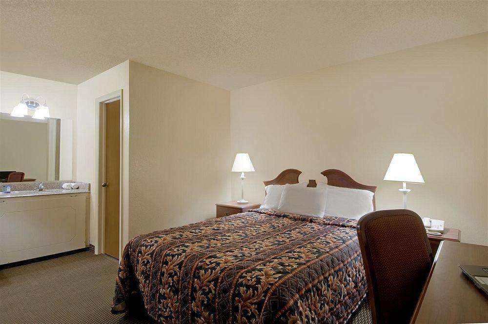 Americas Best Value Inn Henryetta Room photo