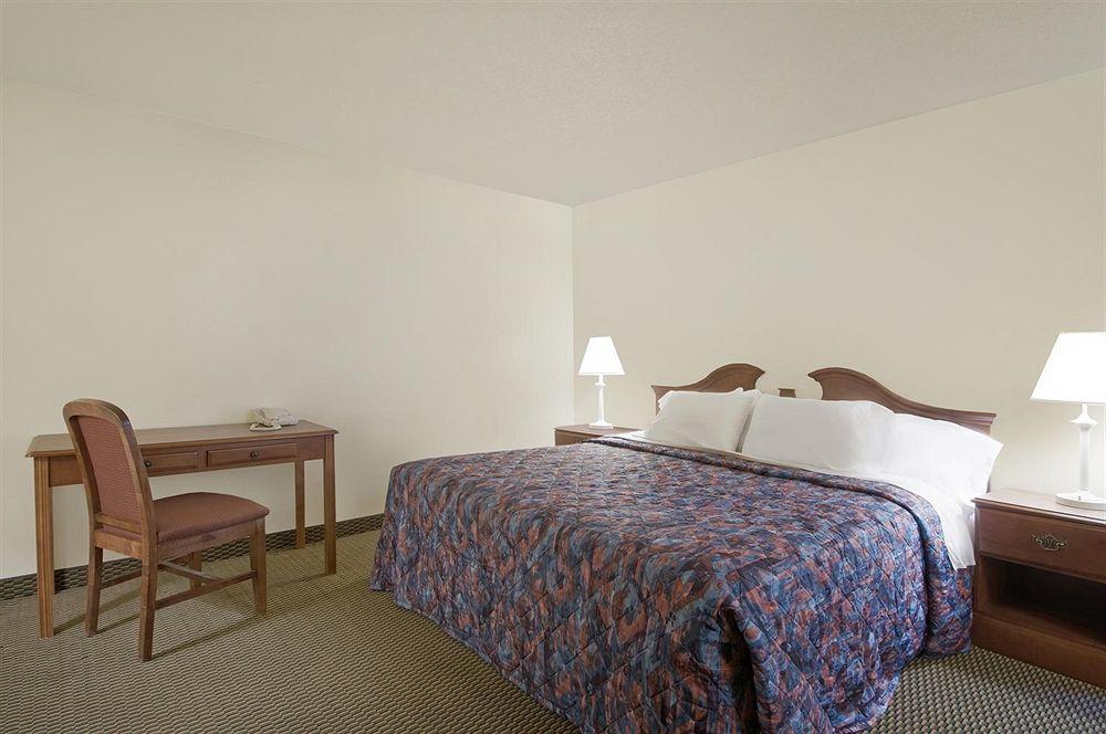 Americas Best Value Inn Henryetta Room photo